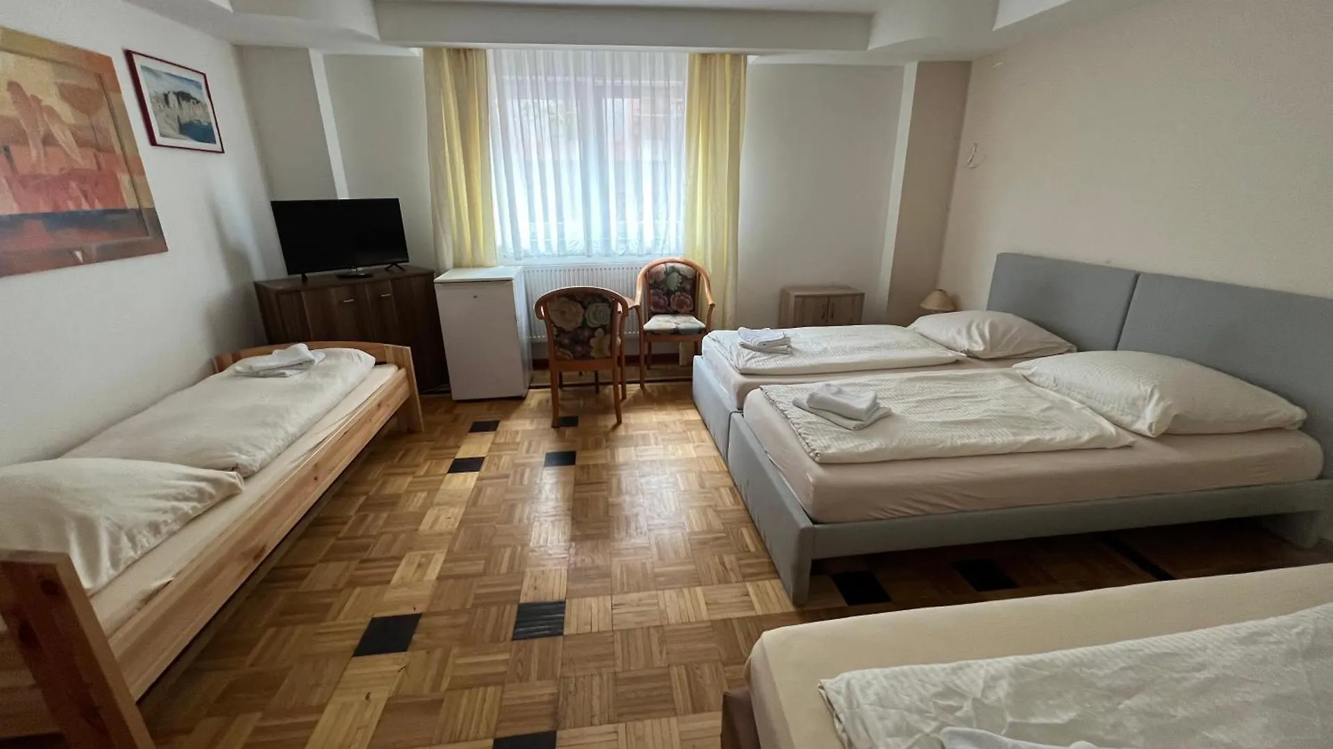 Pension Francesco Nuremberg Guest house