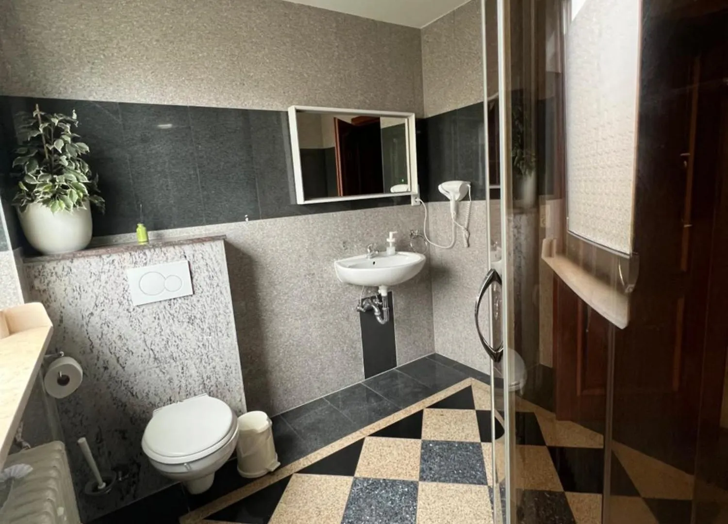 Pension Francesco Nuremberg Guest house