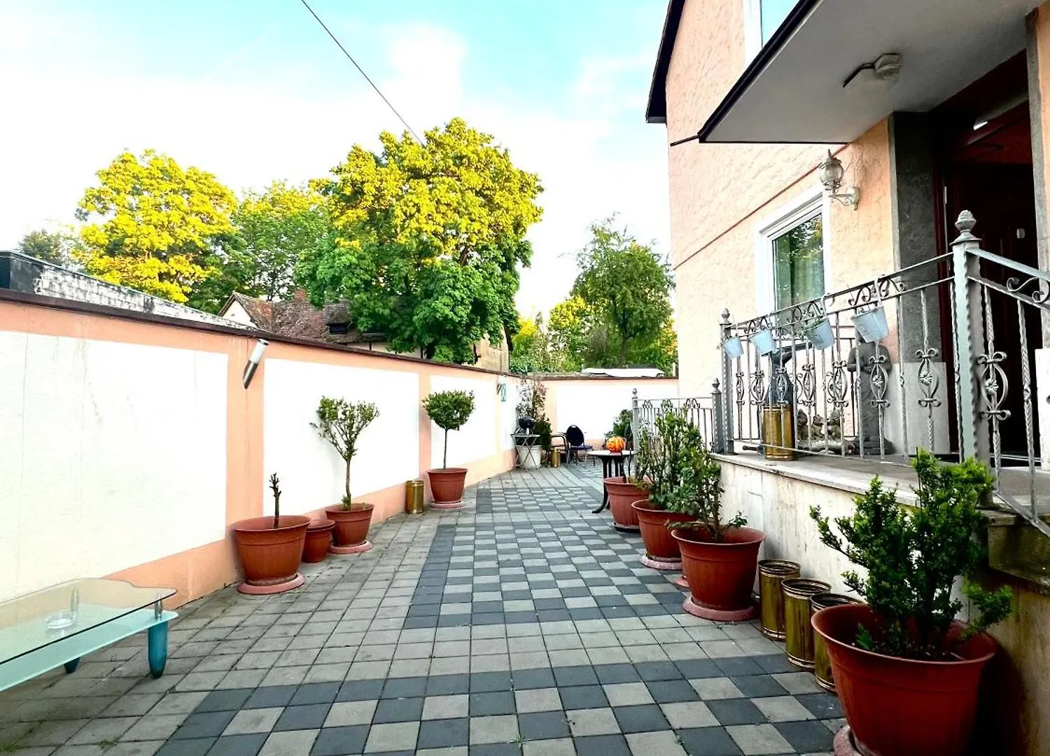 Pension Francesco Nuremberg Guest house